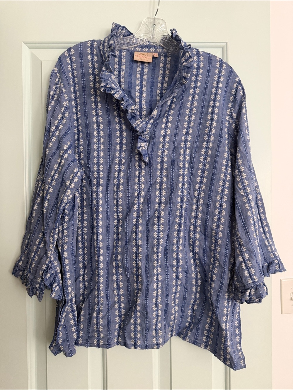 Woman’s Rungolee blouse